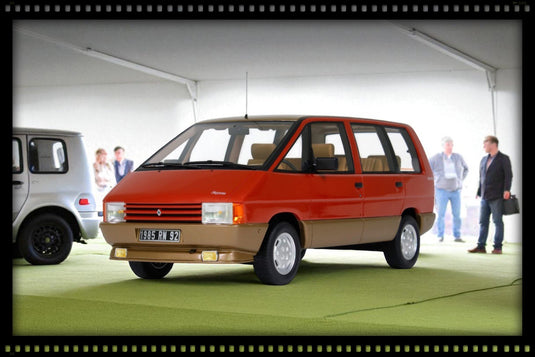 Renault ESPACE 2000 TSE RED CORNALINE 1984 OTTOmobile 1:18