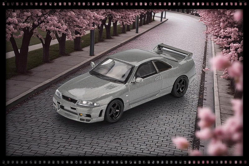 Chargez l&#39;image dans la visionneuse de la galerie, Nissan GTR (R33) NISMO BCNR33 CRS GRIS MÉTAL FONCÉ 1993 (RHD) MINI GT 1:64
