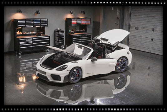 Porsche SPYDER RS 2024 WHITE METTALIC / BLUE WHEELS WITH WEISSACH PACKAGE MINICHAMPS 1:18