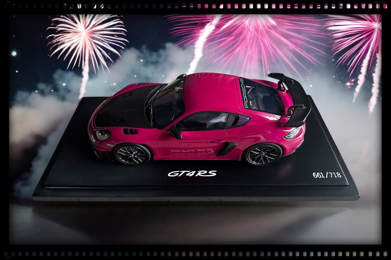 Chargez l&#39;image dans la visionneuse de la galerie, Porsche 718 CAYMAN GT4 RS (982) Violet avec Case - ÉDITION LIMITÉE 718 pièces - PORSCHE DEALERMODEL 1:18

