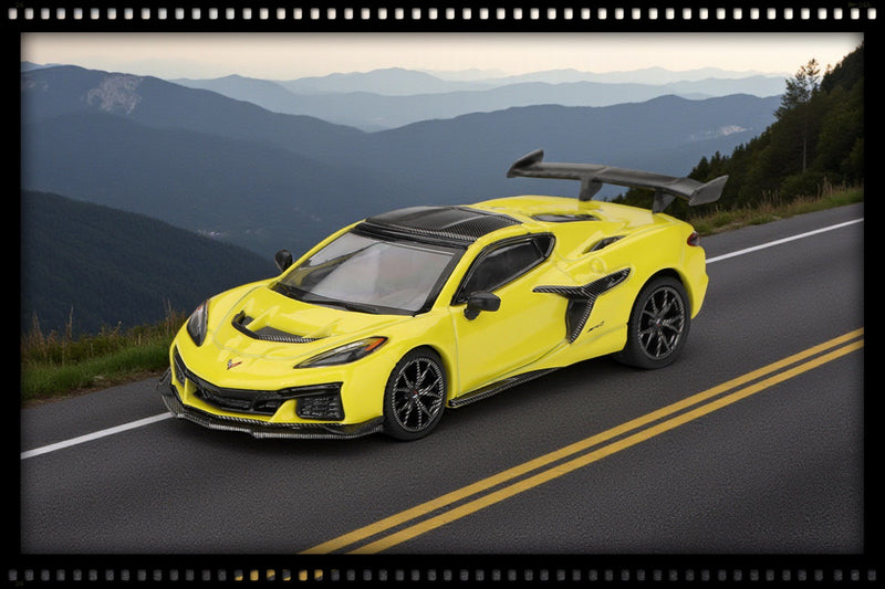 Load image into Gallery viewer, Chevrolet CORVETTE C8 ZR1 ACCELERATE YELLOW 2025 (LHD) MINI GT 1:64
