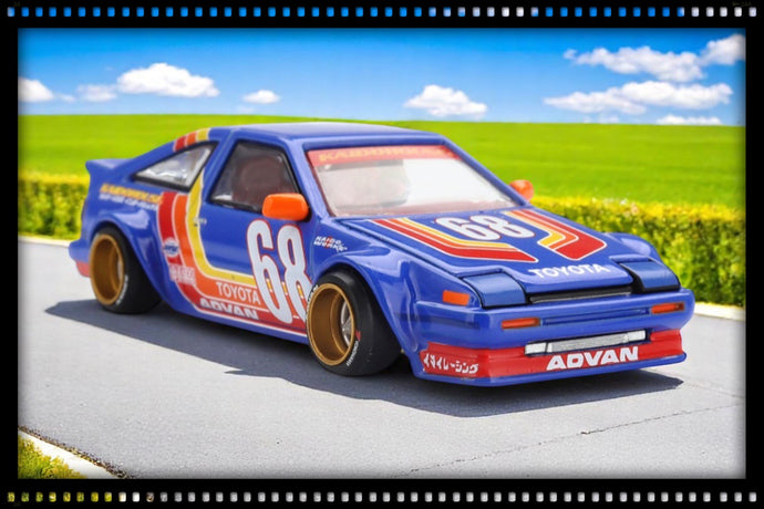 Toyota AE86 SPRINTER TRUENO KAIDO RACING V1 1983 MINI GT 1:64
