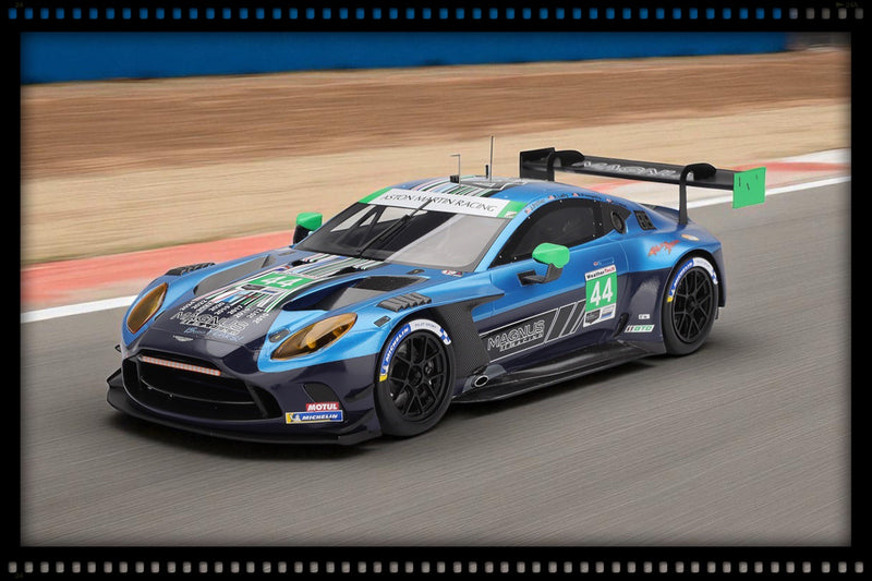 Chargez l&#39;image dans la visionneuse de la galerie, Aston Martin Vantage GT3 EVO #44 Magnus Racing 2025 IMSA Daytona 24 Heures TOP SPEED 1:18
