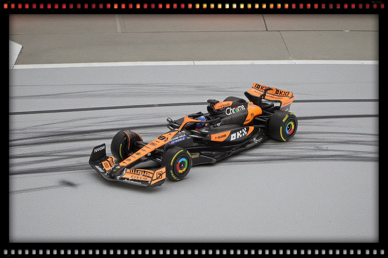 Chargez l&#39;image dans la visionneuse de la galerie, McLaren MCL38 #81 OSCAR PIASTRI GP DE HONGRIE F1 2024 (LHD) MINI GT 1:64
