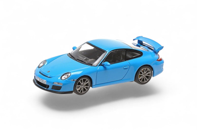 Laad de afbeelding in de Gallery-viewer, Porsche 911 GT3 2009 BLAUW SPECIALE DOOS ‼️BEPERKTE EDITIE 525 stuks‼️ MINICHAMPS 1:43
