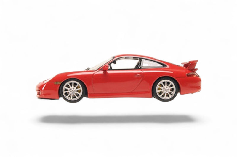 Laad de afbeelding in de Gallery-viewer, Porsche 911 GT3 2003 ROOD SPECIALE DOOS ‼️BEPERKTE EDITIE 525 stuks‼️ MINICHAMPS 1:43
