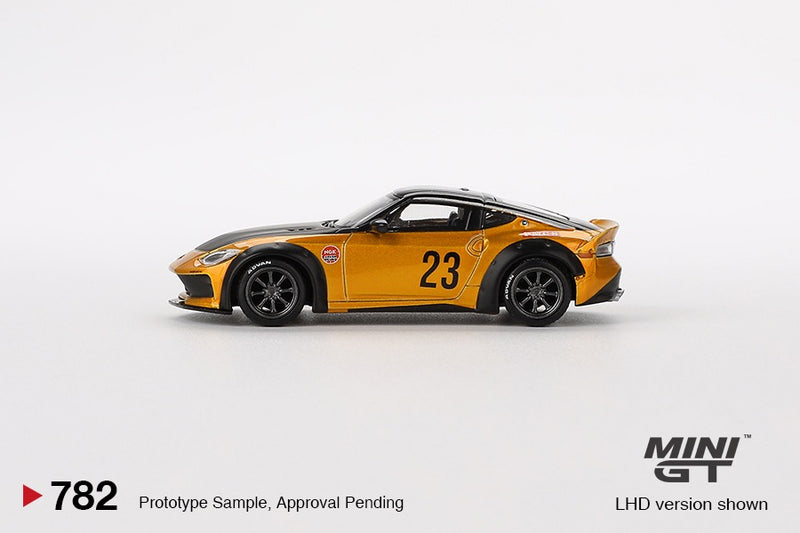 Chargez l&#39;image dans la visionneuse de la galerie, Nissan 400Z LB NATION WORKS GOLD 2024 (RHD) MINI GT 1:64
