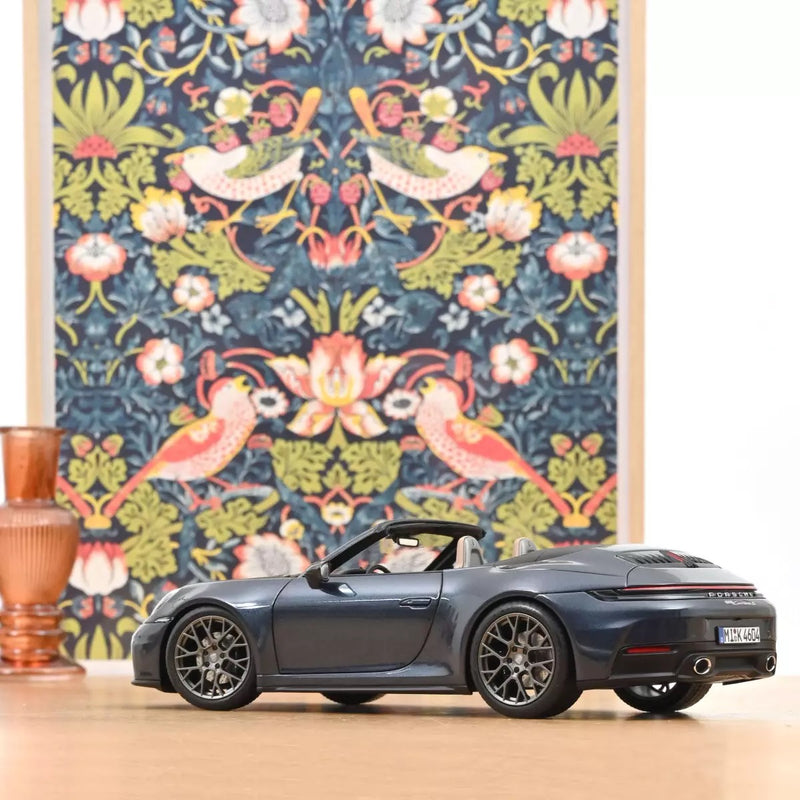 Chargez l'image dans la visionneuse de la galerie, PORSCHE 911 CARRERA CABRIOLET 2025 BLEU NOREV 1:18
