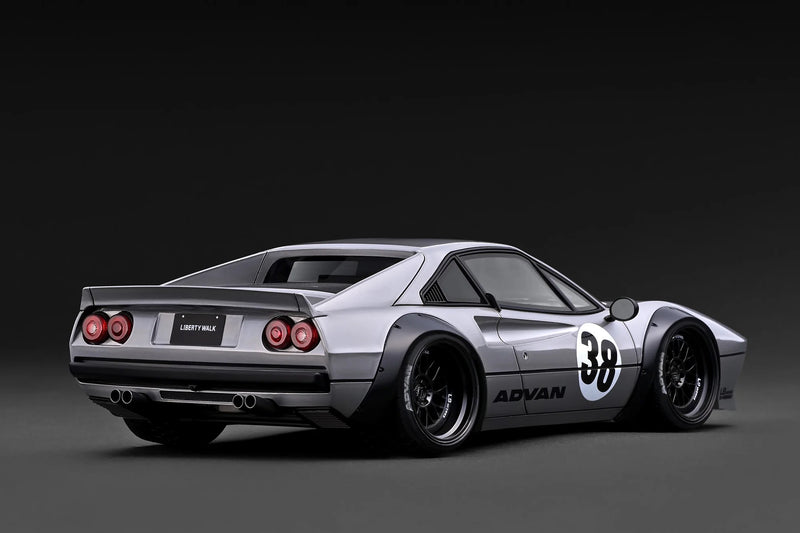 Laad de afbeelding in de Gallery-viewer, FERRARI LB-WORKS 308 ZILVER IGNITION MODEL 1:18
