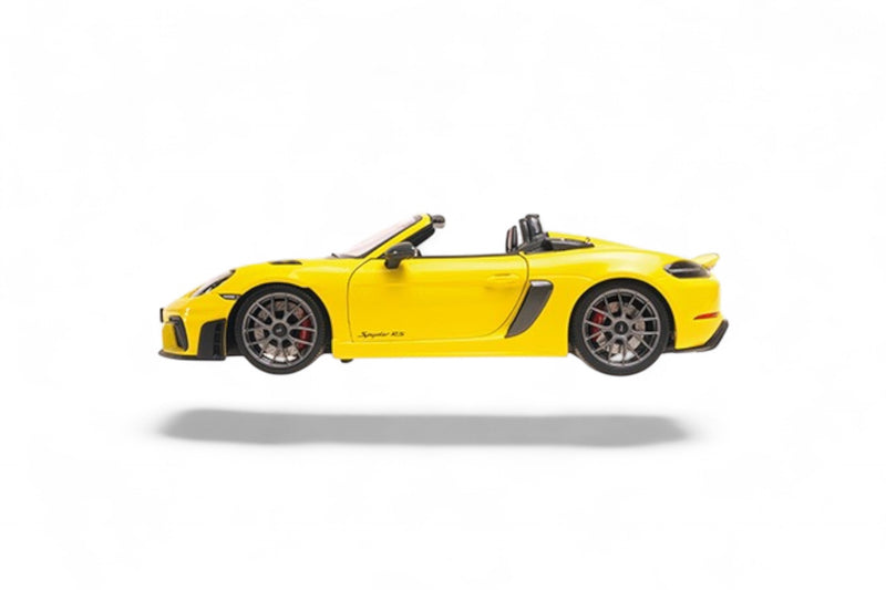 Laad de afbeelding in de Gallery-viewer, Porsche SPYDER RS 2024 GEEL MET WEISSACH PAKKET MINICHAMPS 1:18
