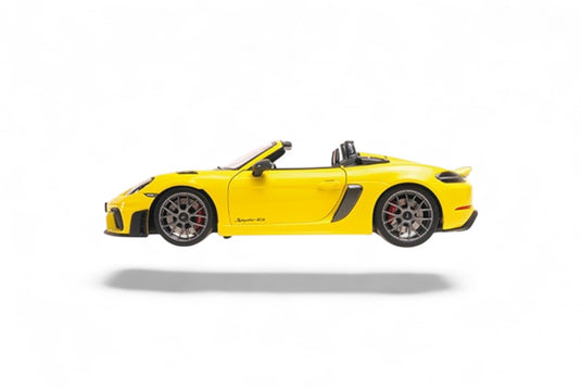 Porsche SPYDER RS 2024 GEEL MET WEISSACH PAKKET MINICHAMPS 1:18