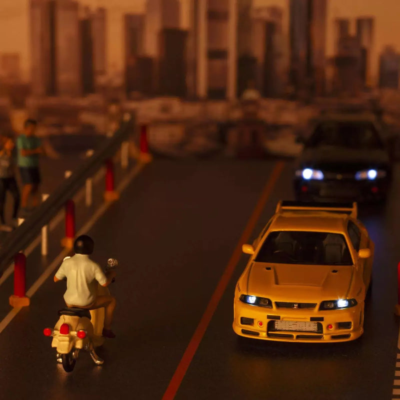 Chargez l&#39;image dans la visionneuse de la galerie, Nissan Skyline GT-R NISMO 400R R33 Jaune AVEC SYSTÈME LED 2003 + SYSTÈME DE BASE LED NOIR KYOSHO 1:64
