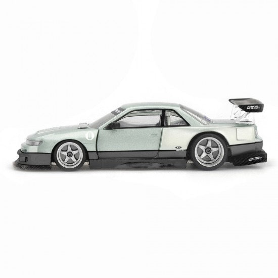 Laad de afbeelding in de Gallery-viewer, NISSAN SILVIA S13-R KAIDO WORKS V1 1991 MINI GT 1:64
