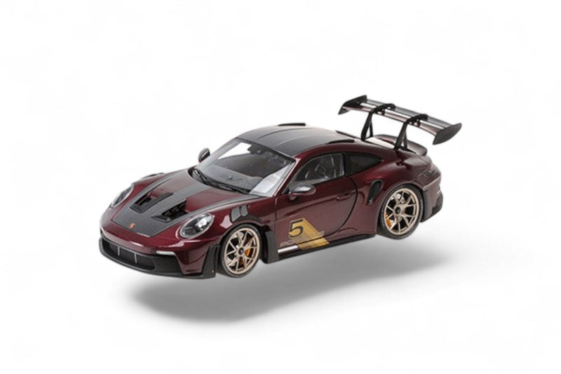 Chargez l'image dans la visionneuse de la galerie, Porsche 911 (992) GT3RS 2023 VIOLET W JANTES OR MINICHAMPS 1:18

