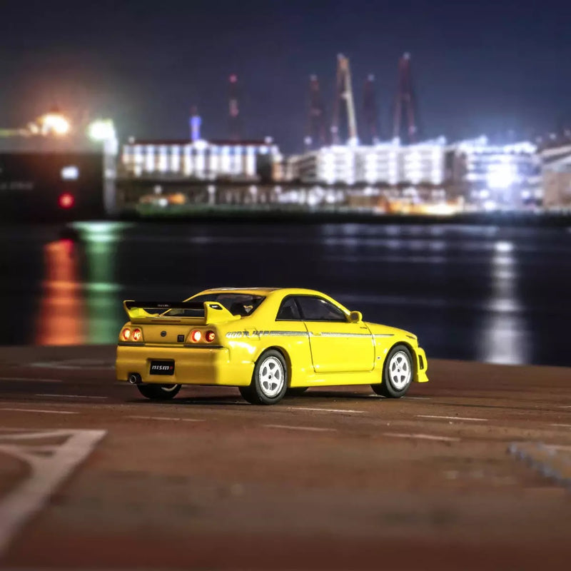 Chargez l&#39;image dans la visionneuse de la galerie, Nissan Skyline GT-R NISMO 400R R33 Jaune AVEC SYSTÈME LED 2003 + SYSTÈME DE BASE LED NOIR KYOSHO 1:64
