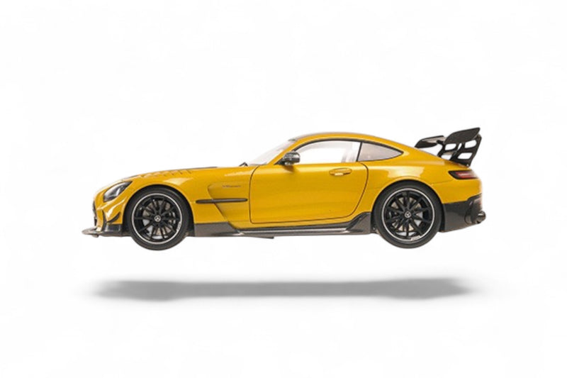 Laad de afbeelding in de Gallery-viewer, Mercedes-Benz AMG GT BLACK SERIES 2021 METAALGEEL (SOLARBEAM) MINICHAMPS 1:18
