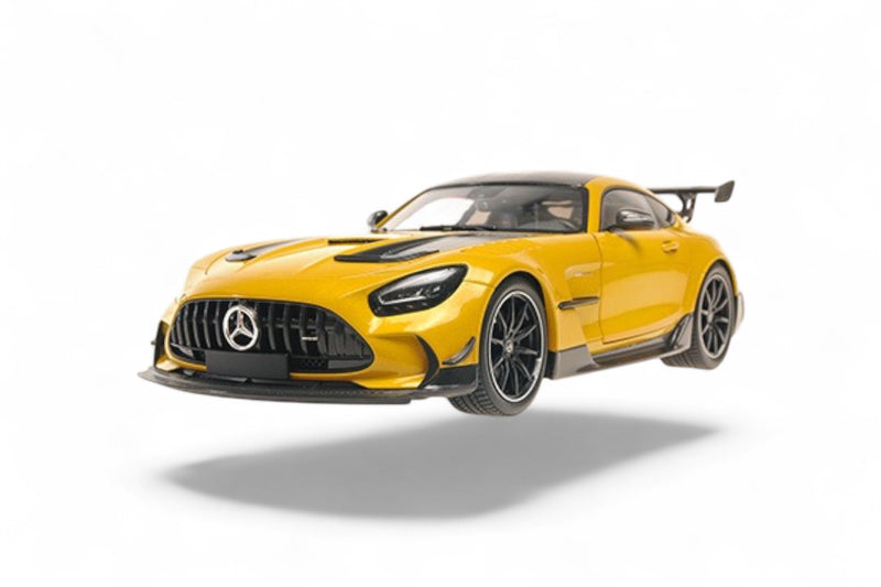 Laad de afbeelding in de Gallery-viewer, Mercedes-Benz AMG GT BLACK SERIES 2021 METAALGEEL (SOLARBEAM) MINICHAMPS 1:18
