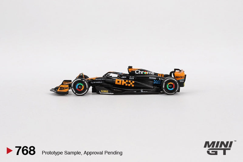 Chargez l&#39;image dans la visionneuse de la galerie, McLaren MCL60 #81 OSCAR PIASTRI GP DU JAPON 3ÈME PLACE 2023 (LHD) MINI GT 1:64
