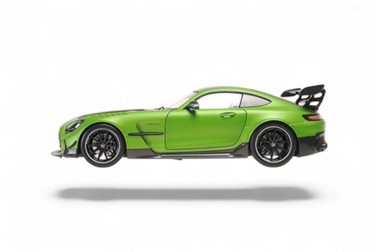 Mercedes-Benz AMG GT BLACK SERIES 2021 MATT GREEN MINICHAMPS 1:18