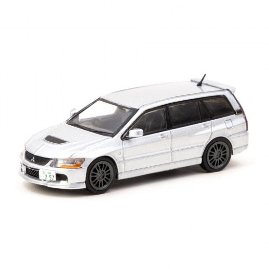 Load image into Gallery viewer, Mitsubishi LANCER EVOLUTION WAGON SILVER TARMAC WORKS 1:64
