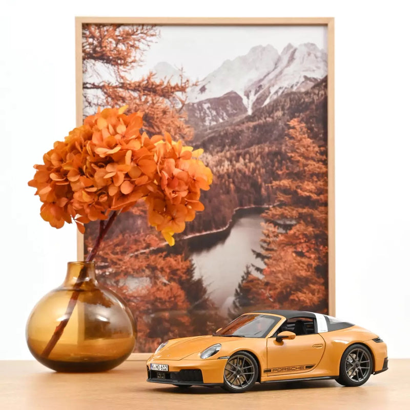 Chargez l'image dans la visionneuse de la galerie, PORSCHE 911 TARGA 4 GTS 2025 JAUNE NOREV 1:18

