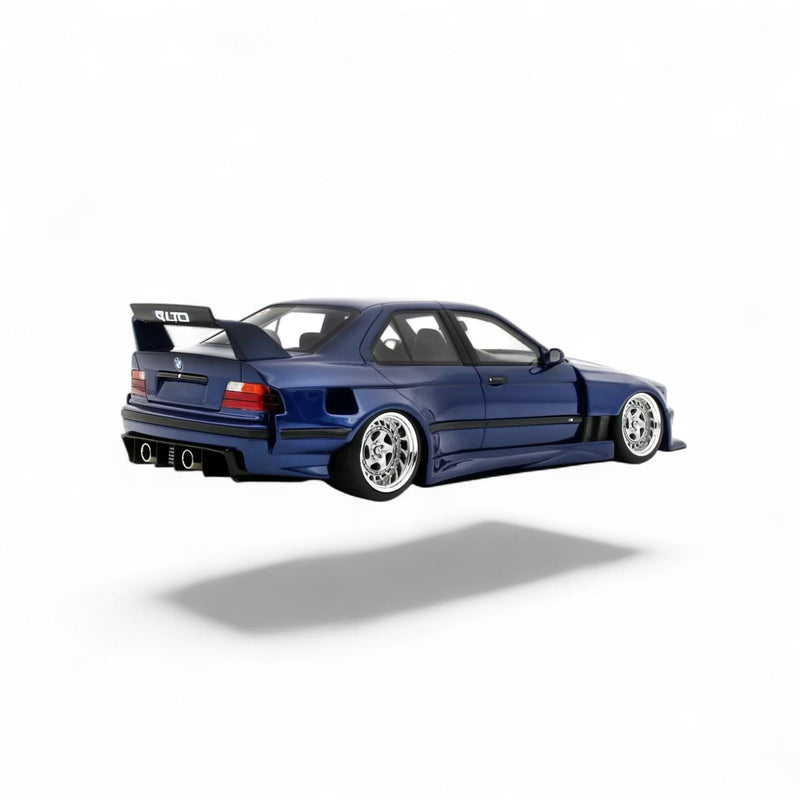Laad de afbeelding in de Gallery-viewer, BMW E36 LTO SEDAN TURBO KHYZYL SALEEM AVUS BLAUW 2023 OTTOmobile 1:18
