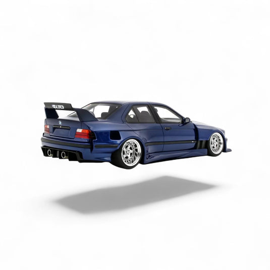 BMW E36 LTO SEDAN TURBO KHYZYL SALEEM AVUS BLAUW 2023 OTTOmobile 1:18
