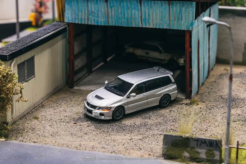 Load image into Gallery viewer, Mitsubishi LANCER EVOLUTION WAGON SILVER TARMAC WORKS 1:64
