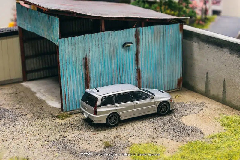 Load image into Gallery viewer, Mitsubishi LANCER EVOLUTION WAGON SILVER TARMAC WORKS 1:64
