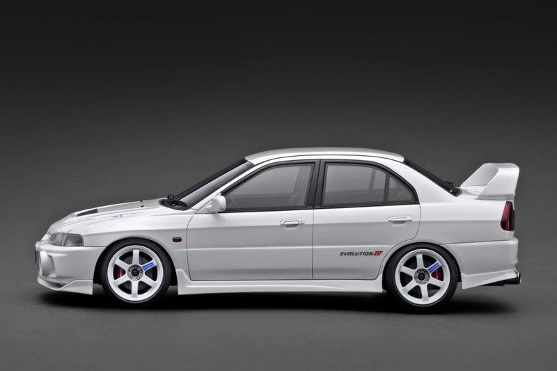 Laad de afbeelding in de Gallery-viewer, Mitsubishi Lancer Evolution IV (CN9A) Wit IGNITION MODEL 1:18
