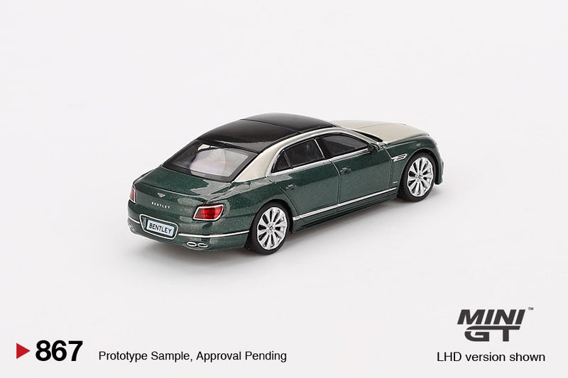 Laad de afbeelding in de Gallery-viewer, Bentley FLYING SPUR WIT ZAND GROEN 2024 (LHD) MINI GT 1:64
