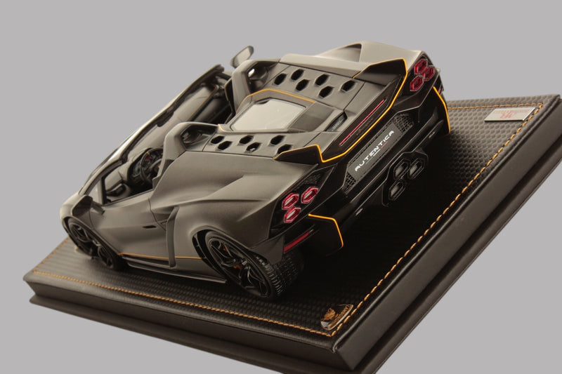 Load image into Gallery viewer, LAMBORGHINI AUTÉNTICA GRAY/YELLOW with display case &amp; leather base (LIMITED EDITION 399 pieces) MR COLLECTION MODELS 1:18
