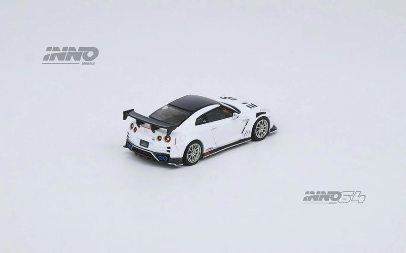 Chargez l&#39;image dans la visionneuse de la galerie, Nissan Skyline GT-R (R35) *Top Secret* Tokyo Auto Salon 2021 Blanc/Noir INNO64 Models 1:64
