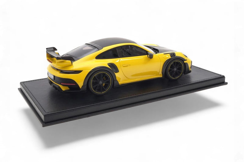 Laad de afbeelding in de Gallery-viewer, Porsche 911 (992) TECHART GTstreet R Geel - Limited Edition 59 van 87 stuks - TECHART 1:18
