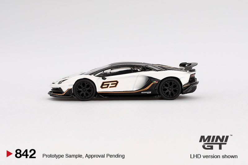 Chargez l&#39;image dans la visionneuse de la galerie, Lamborghini AVENTADOR SVJ 63 BLANC 2022 (LHD) MINI GT 1:64
