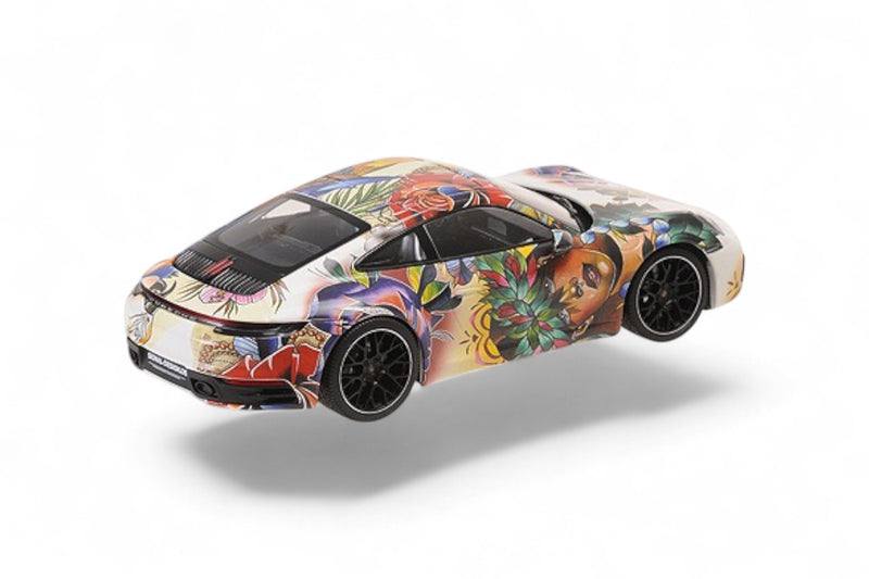 Laad de afbeelding in de Gallery-viewer, Porsche 911 CARRERA 4S 2019 BLOEMENONTWERP BASISPLAAT EN ACRYL CASE ‼️BEPERKTE EDITIE 500 stuks‼️ MINICHAMPS 1:18
