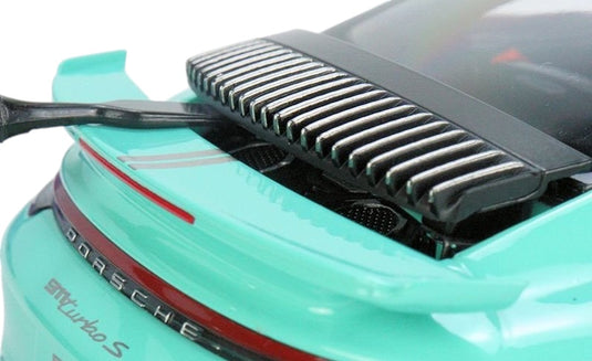 Porsche 911 (992) Turbo S coupe Sport Design 2021 Green MINICHAMPS 1:18
