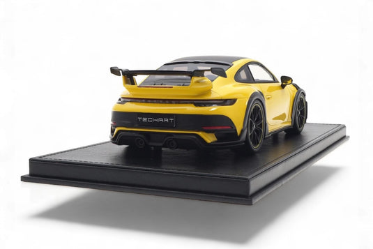 Porsche 911 (992) TECHART GTstreet R Geel - Limited Edition 59 van 87 stuks - TECHART 1:18