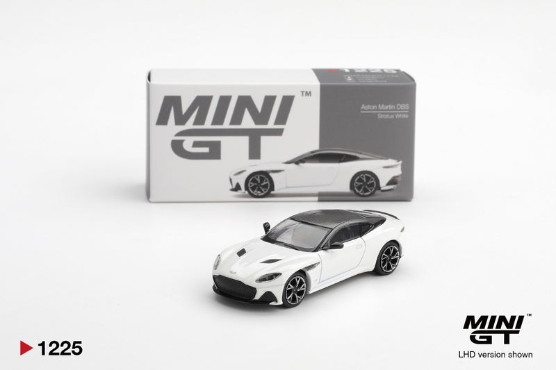Laad de afbeelding in de Gallery-viewer, ASTON MARTIN BDS STRATUS WIT 2024 MINI GT 1:64
