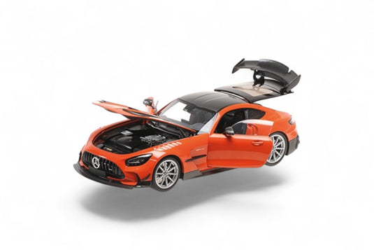Mercedes AMG GT BLACK SERIES 2021 ORANJE / ZILVEREN VELGEN MINICHAMPS 1:18