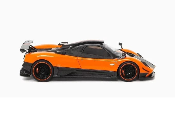 Laad de afbeelding in de Gallery-viewer, Pagani ZONDA Cinque Coupe ORANJE Arancio St. Tropez (BEPERKTE EDITIE 1007/1008 stuks) ALMOST REAL 1:18
