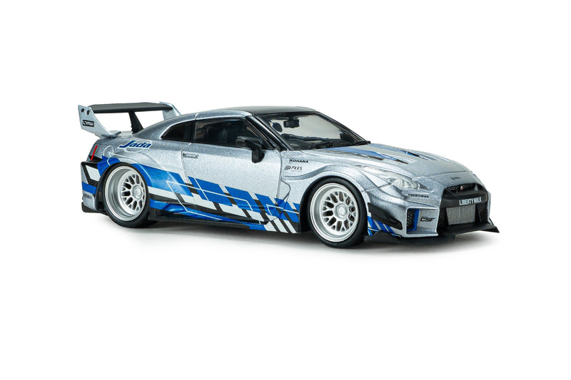 Laad de afbeelding in de Gallery-viewer, NISSAN GT-R (R35) LIBERTY WALK SILHOUETTE 2020 ZILVER EN BLAUWE STREPEN SOLIDO 1:43
