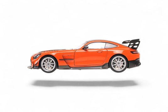 Mercedes AMG GT BLACK SERIES 2021 ORANJE / ZILVEREN VELGEN MINICHAMPS 1:18