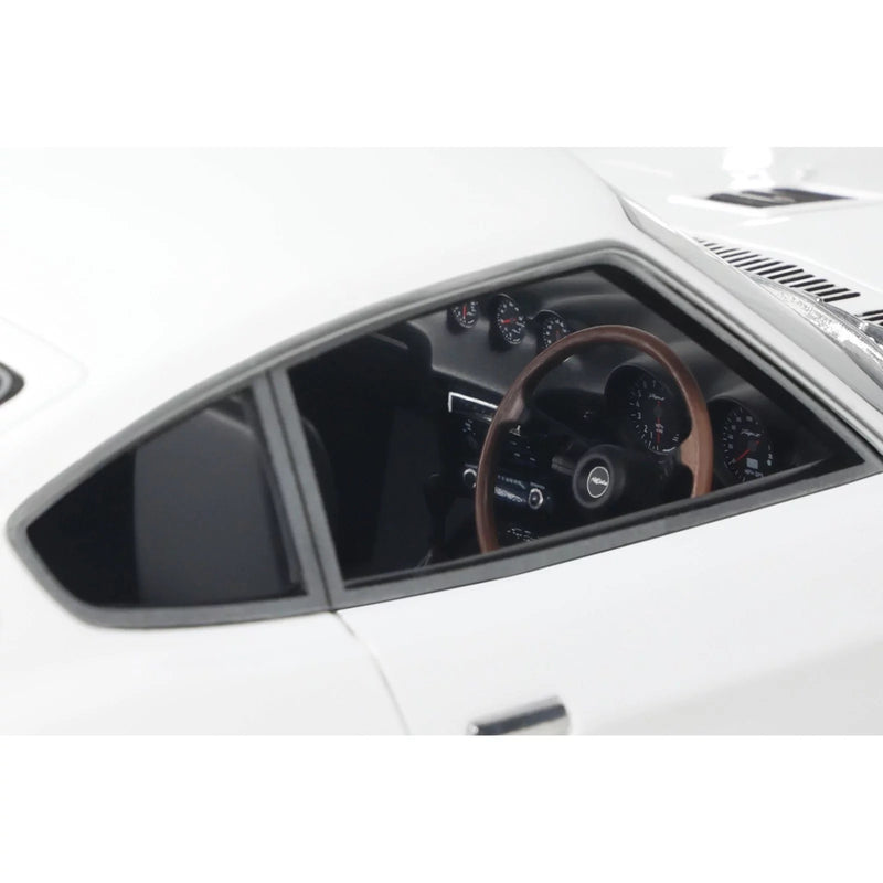 Laad de afbeelding in de Gallery-viewer, Nissan PANDEM FAIRLADY Z 2015 WIT OTTOmobile 1:18
