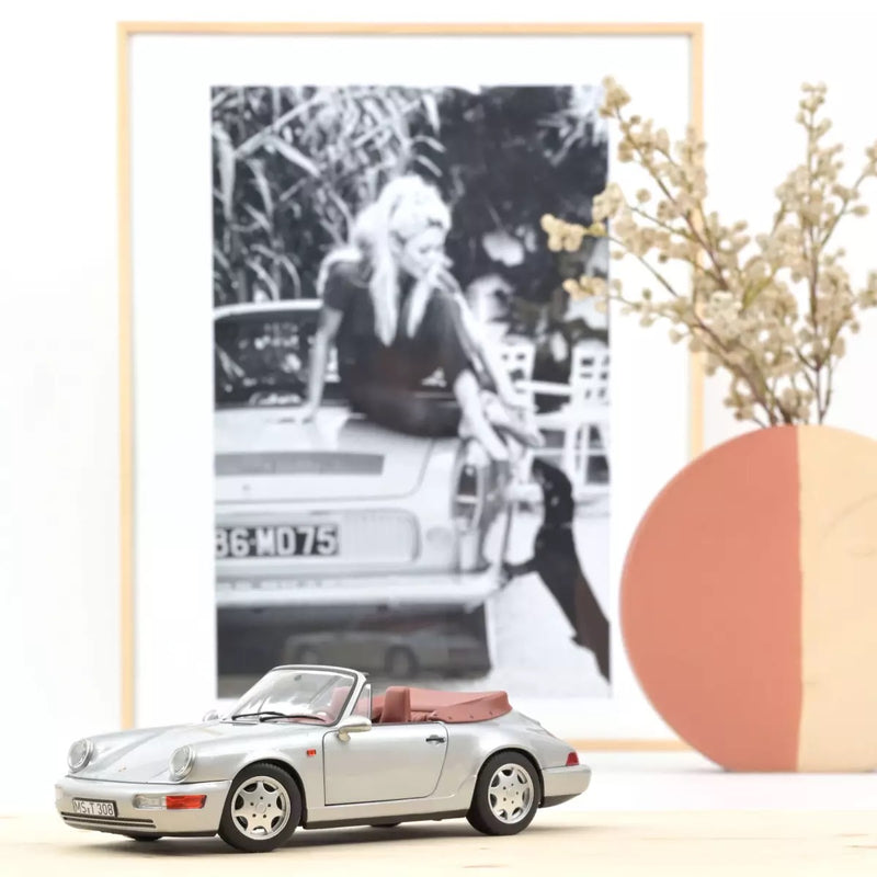 Chargez l'image dans la visionneuse de la galerie, Porsche 911 Carrera 2 Cabriolet 1990 NOREV 1:18
