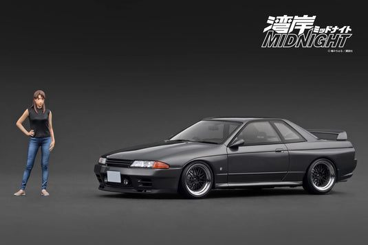 Nissan Skyline GT-R (R32) *MIDNIGHT Reina's R* met Ms. Reina Akikawa figuur Grijs IGNITION MODEL 1:18