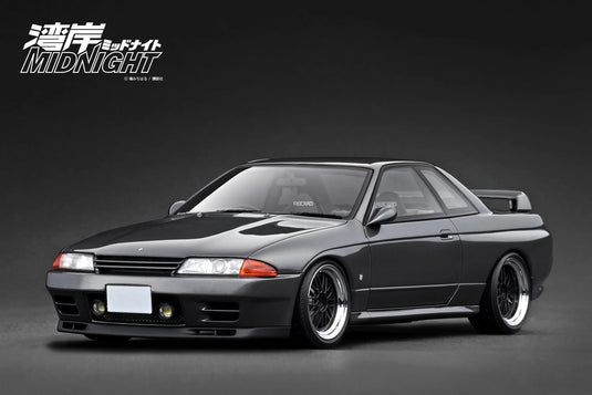 Nissan Skyline GT-R (R32) *MIDNIGHT R de Reina* avec figurine Ms. Reina Akikawa Gris IGNITION MODEL 1:18