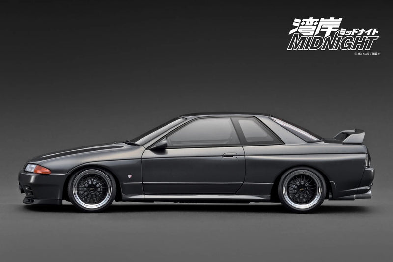 Laad de afbeelding in de Gallery-viewer, Nissan Skyline GT-R (R32) *MIDNIGHT Reina&#39;s R* met Ms. Reina Akikawa figuur Grijs IGNITION MODEL 1:18
