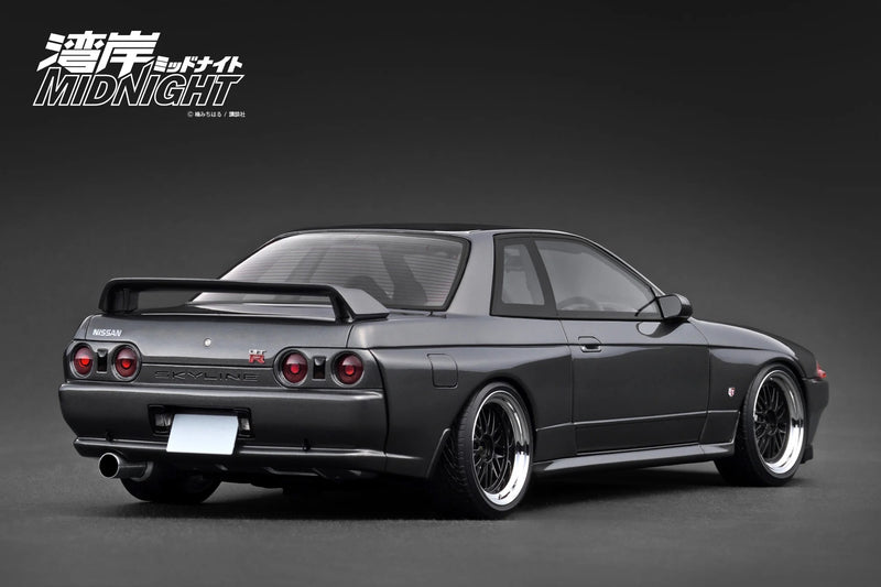 Laad de afbeelding in de Gallery-viewer, Nissan Skyline GT-R (R32) *MIDNIGHT Reina&#39;s R* met Ms. Reina Akikawa figuur Grijs IGNITION MODEL 1:18
