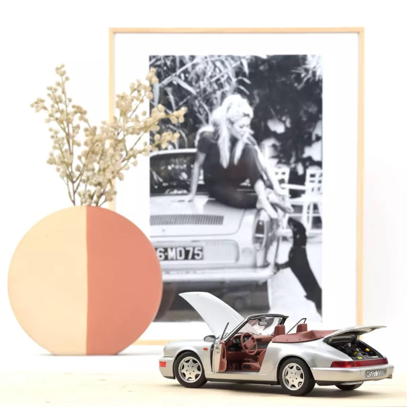 Chargez l'image dans la visionneuse de la galerie, Porsche 911 Carrera 2 Cabriolet 1990 NOREV 1:18
